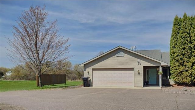 view of front facade featuring an attached garage and aphalt driveway