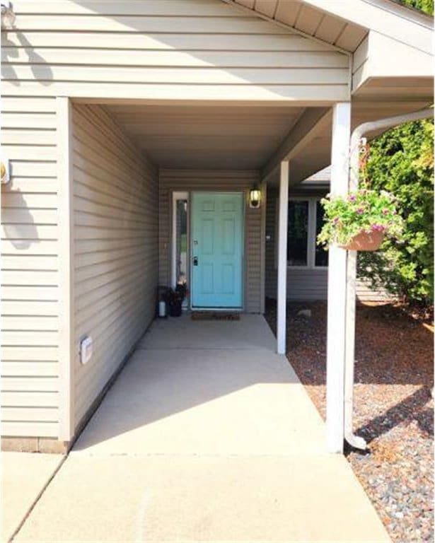 view of exterior entry