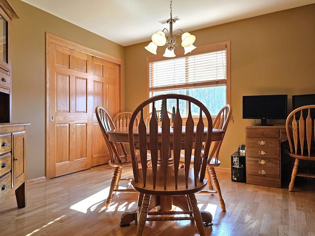 850 Evergreen Dr Unit 8, Hartford, WI 53027 - dining area with an inviting chandelier, baseboards, light wood-type flooring, and visible vents