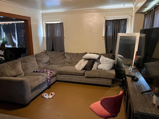 4566 N 28th St, Milwaukee, WI 53209 - living room with ornamental molding