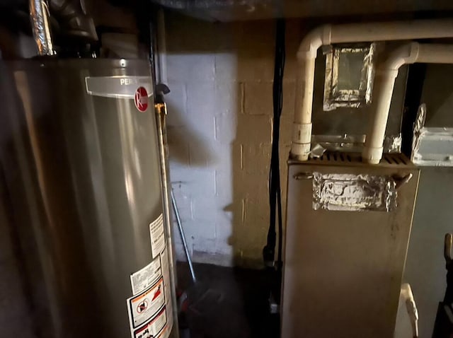 4566 N 28th St, Milwaukee, WI 53209 - utilities featuring gas water heater