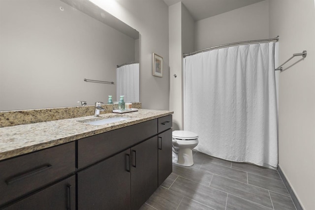 full bathroom featuring toilet, tile patterned floors, a shower with curtain, and vanity