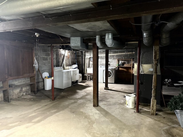 unfinished below grade area with a sink and washer and clothes dryer