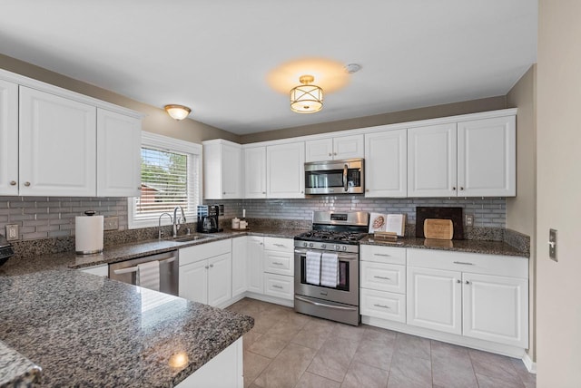 kitchen with a sink, tasteful backsplash, and stainless steel appliances