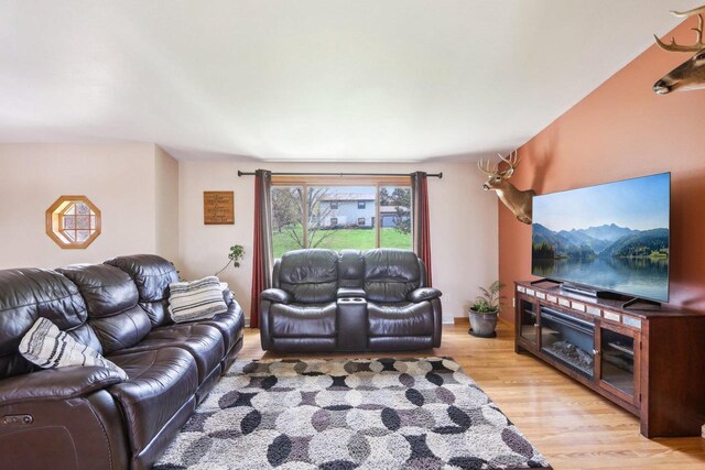 N6376 Hillcrest Rd, Pardeeville, WI 53954 - living area featuring light wood-style floors