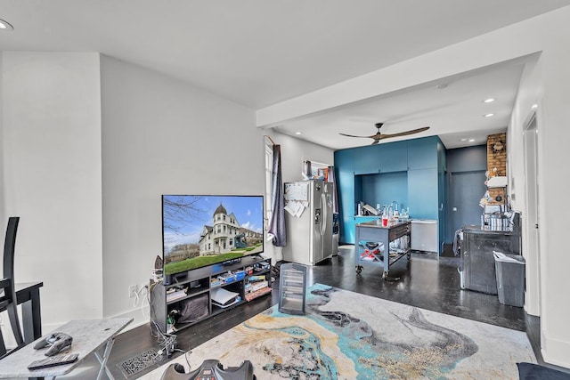 living area with ceiling fan and recessed lighting