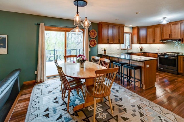 6610 Whittlesey Rd, Middleton, WI 53562 - dining space featuring dark wood-style flooring, recessed lighting, and baseboards