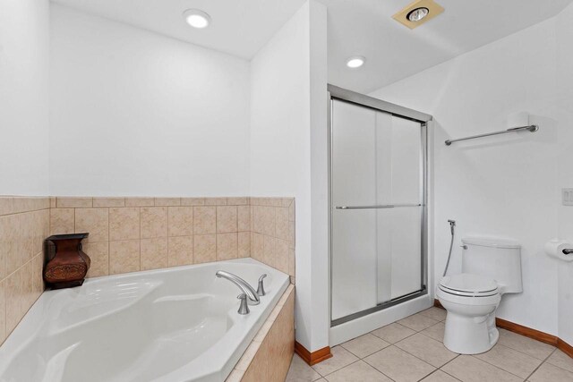 7605 W Windrush Ln, Franklin, WI 53132 - bathroom featuring baseboards, a stall shower, toilet, tile patterned floors, and a garden tub