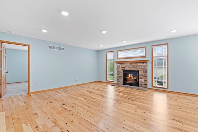 7605 W Windrush Ln, Franklin, WI 53132 - unfurnished living room featuring light wood-style floors, plenty of natural light, baseboards, and recessed lighting