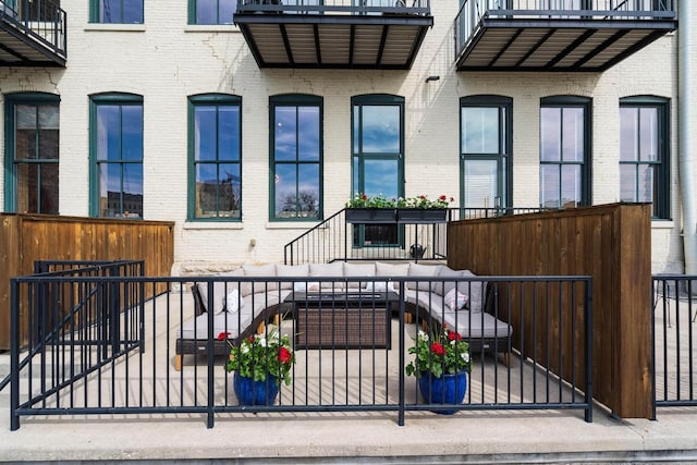 exterior space featuring a fenced front yard