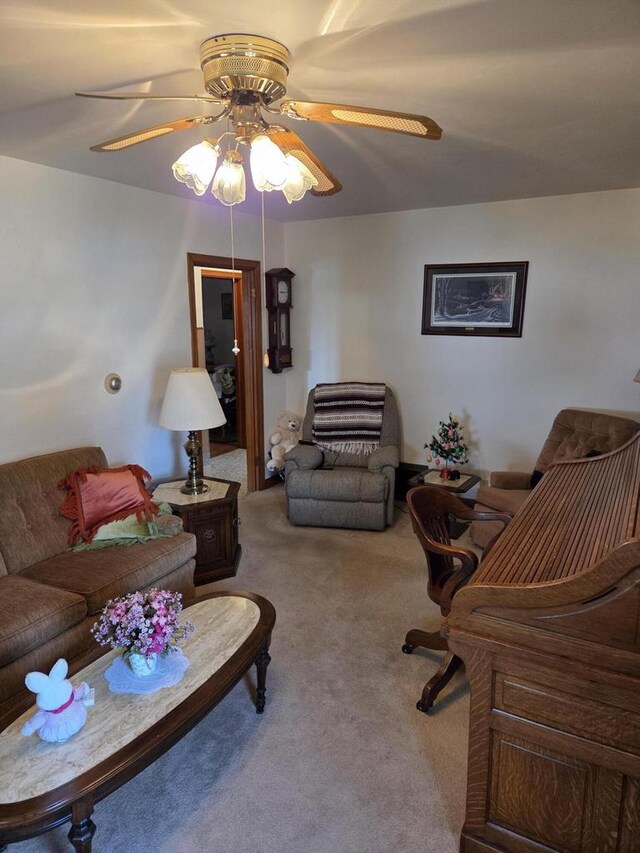 carpeted living room featuring ceiling fan
