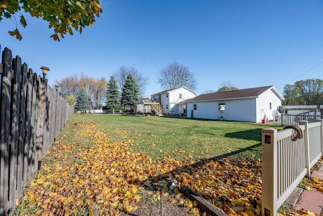 1992 London Rd, Green Bay, WI 54311 - view of yard featuring a fenced backyard