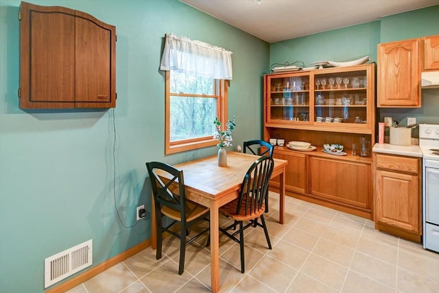 dining space featuring visible vents and light tile patterned floors