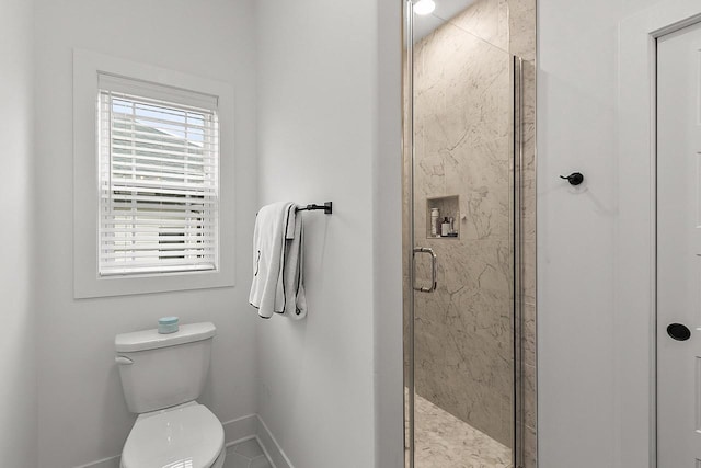 full bath featuring baseboards, a shower stall, and toilet
