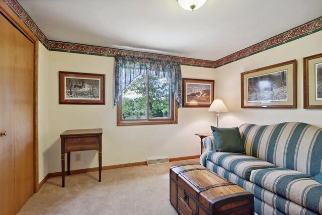 W11027B County Road O, Portage, WI 53901 - living room with light colored carpet and baseboards