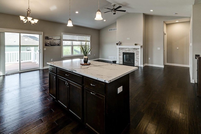 kitchen featuring visible vents, open floor plan, dark wood-style flooring, and ceiling fan with notable chandelier