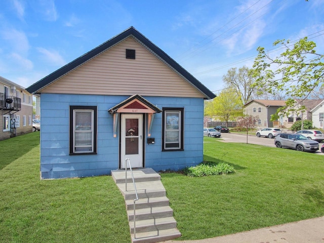 view of front of house featuring a front lawn