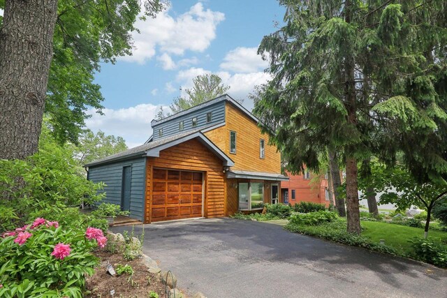 W10134 Schiefelbein Rd, Poynette, WI 53955 - view of front of property with driveway