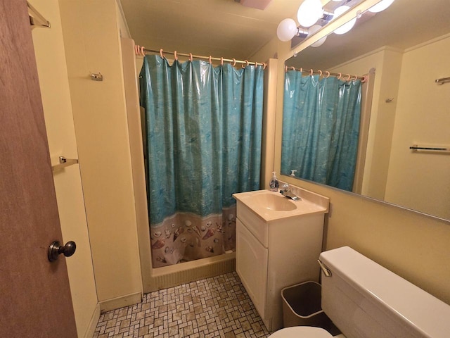 full bathroom with vanity, curtained shower, and toilet