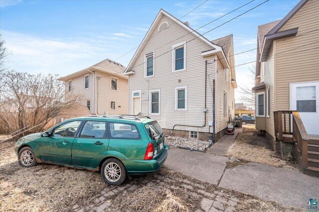 view of front of property