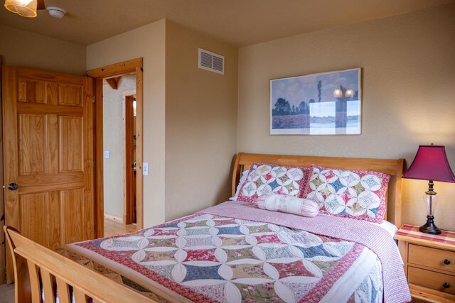 W5588 S Stone Gate Dr, New Lisbon, WI 53950 - bedroom featuring visible vents