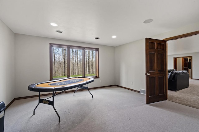 3062 Hawk Ridge Trl, Suamico, WI 54313 - interior space featuring recessed lighting, baseboards, visible vents, and light carpet