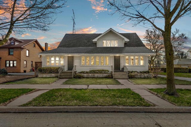812 Milwaukee St, Kewaunee, WI 54216 - view of front of house featuring a shingled roof and a front yard