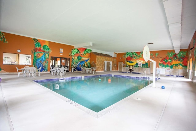 W5929 Driftwood Ln, New Lisbon, WI 53950 - view of indoor pool