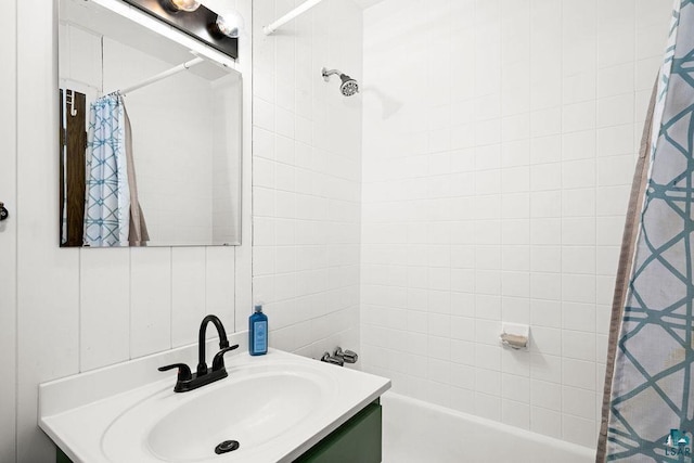bathroom with vanity and shower / bath combo