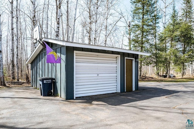 view of detached garage