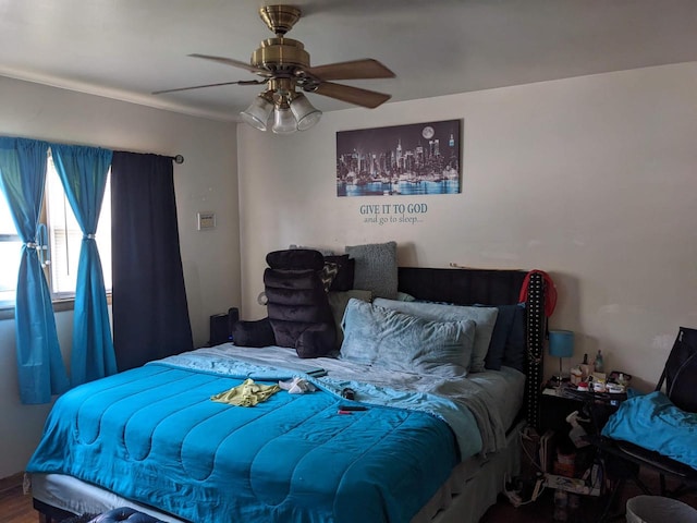 bedroom featuring ceiling fan