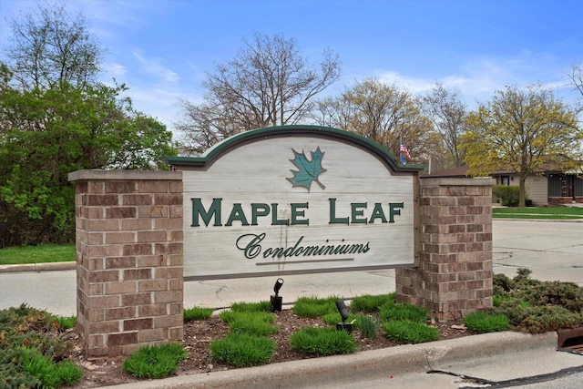 view of community / neighborhood sign