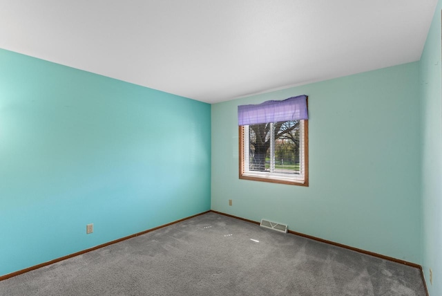 305 Hill Rd, Rosendale, WI 54974 - carpeted empty room featuring baseboards