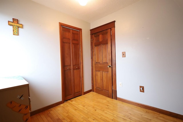 147 N James St, Kimberly, WI 54136 - unfurnished bedroom featuring light wood-style floors, baseboards, and a closet