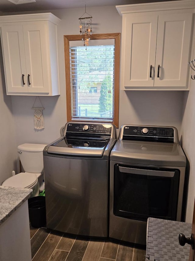 W6517 Greenwood Ct, Greenville, WI 54952 - laundry room with washer and dryer and dark wood-style floors