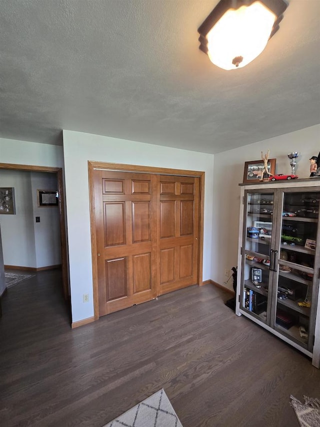 W6517 Greenwood Ct, Greenville, WI 54952 - bedroom featuring baseboards, dark wood-style flooring, and a textured ceiling