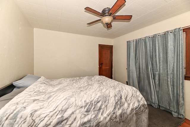 bedroom featuring a ceiling fan