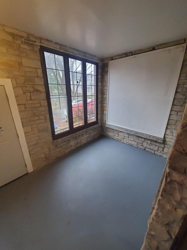 empty room featuring concrete flooring