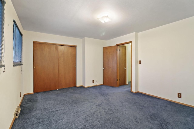 unfurnished bedroom featuring a closet, baseboards, and carpet flooring