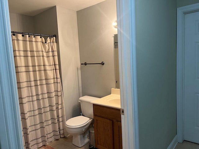full bath with tile patterned flooring, a shower with shower curtain, toilet, and vanity