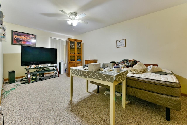 carpeted living room with ceiling fan and baseboards