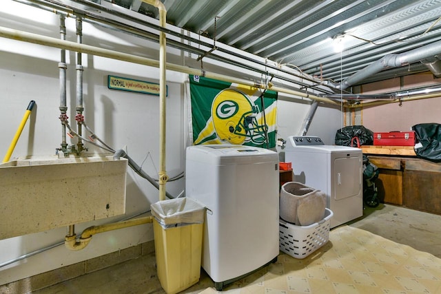 utilities with washer and clothes dryer