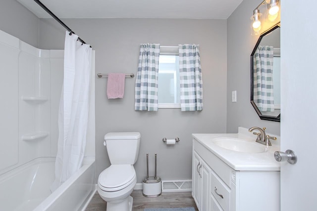 bathroom with toilet, baseboards, shower / tub combo with curtain, and vanity