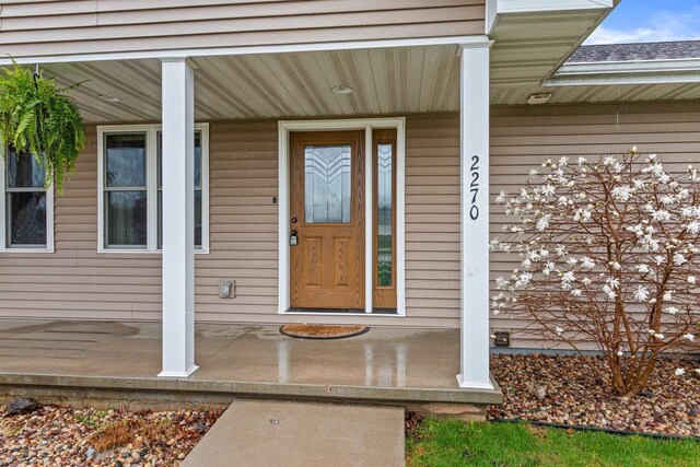 entrance to property featuring a porch