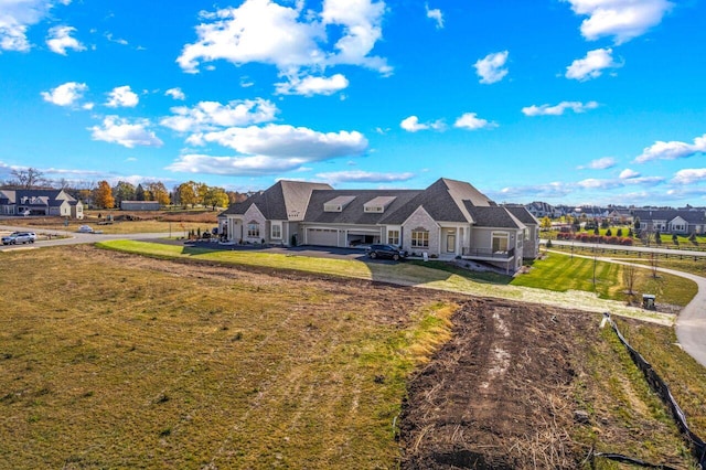 view of front of house featuring a garage, a front lawn, and driveway