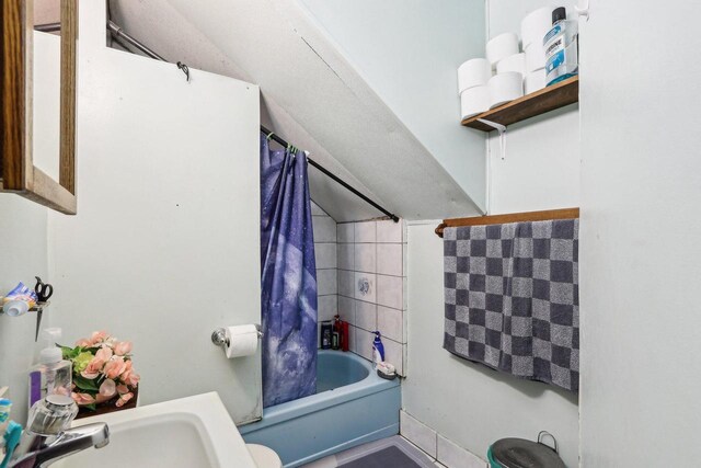3025 W Pierce St, Milwaukee, WI 53215 - full bath with a sink, shower / bath combo, and lofted ceiling