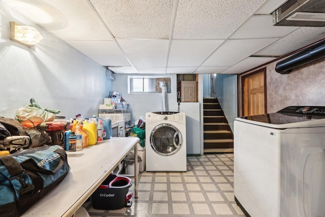3025 W Pierce St, Milwaukee, WI 53215 - laundry room with laundry area, visible vents, light floors, electric panel, and independent washer and dryer