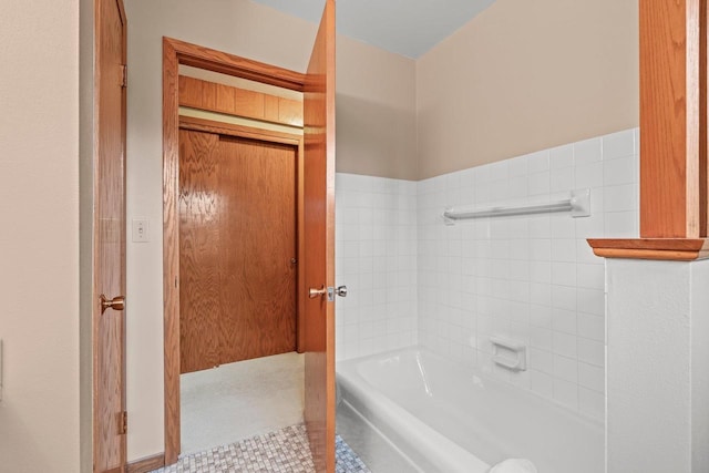 full bath with shower / bathtub combination