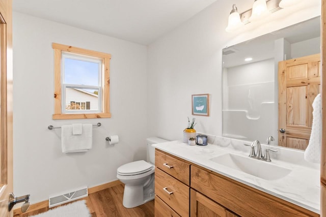 full bathroom featuring visible vents, wood finished floors, baseboards, vanity, and toilet
