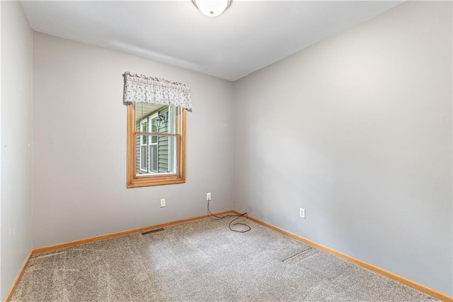 323 Hewitt St, Eau Claire, WI 54701 - unfurnished room featuring carpet floors and baseboards